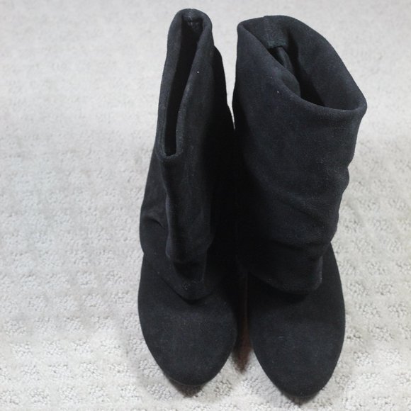 Steve Madden Size 6.5 Faux Suede Cuffed Ankle 3" Heeled Boots - Picture 2 of 6